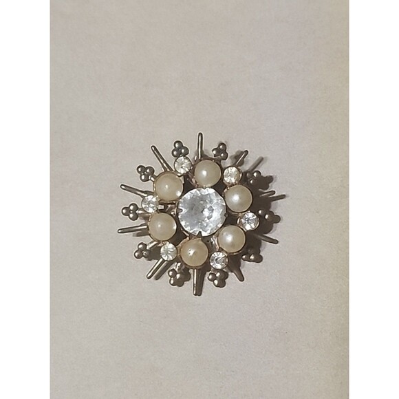 Vintage Faux Pearl & Rhinestone Starburst Brooch Pin Clear Gold Tone Retro - Picture 1 of 6